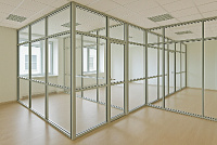 Алюминиевые перегородки с остеклением Алюминиевые перегородки с остеклением